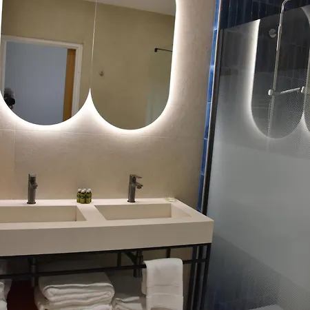 Logis Restaurant Le Kalliste 2* Йер
