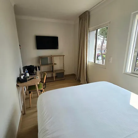 Logis Restaurant Le Kalliste 2* Йер