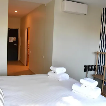 Отель Logis Restaurant Le Kalliste 2*
